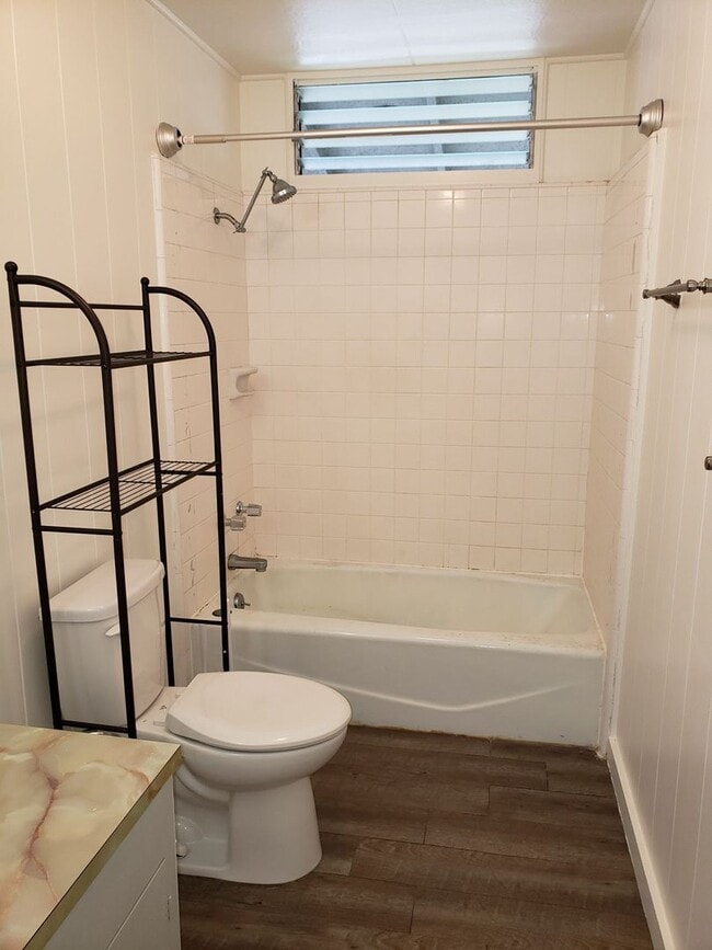 Building Photo - L750ach (REOM)