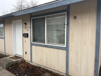 Building Photo - 1014-1016 E Crown Ave