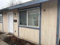 Building Photo - MP149 - 1014-1016 E Crown Ave