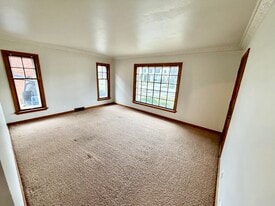 Building Photo - 2216 Lefeber Ave