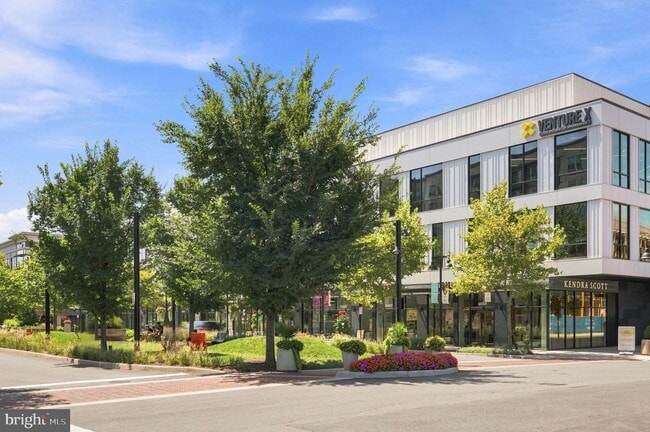 Building Photo - 20151 Northpark Dr
