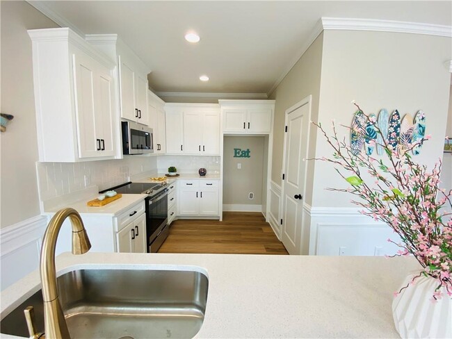 Building Photo - 6960 Diana Cir