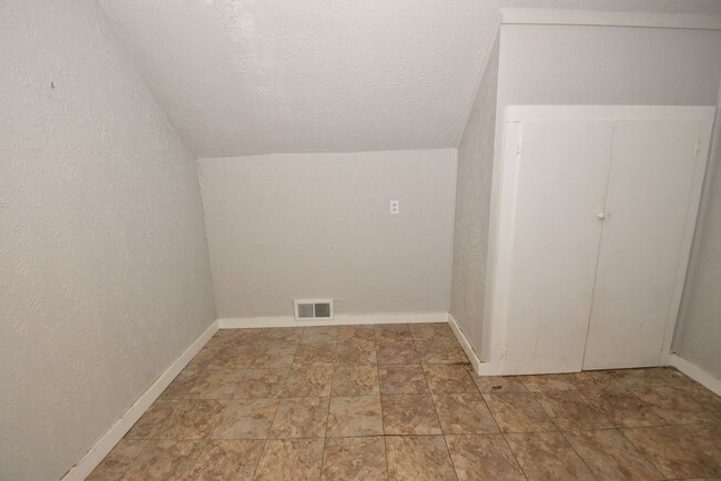 Building Photo - One bedroom apartment with the Utilities I...