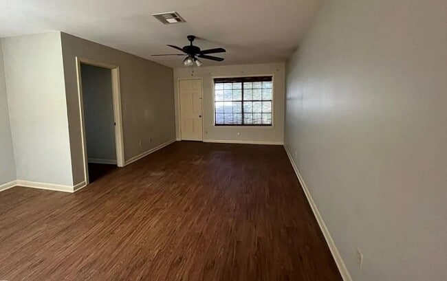 Building Photo - New Listing in a great location