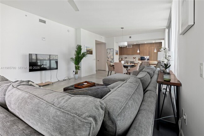 Building Photo - 17550 Collins Ave