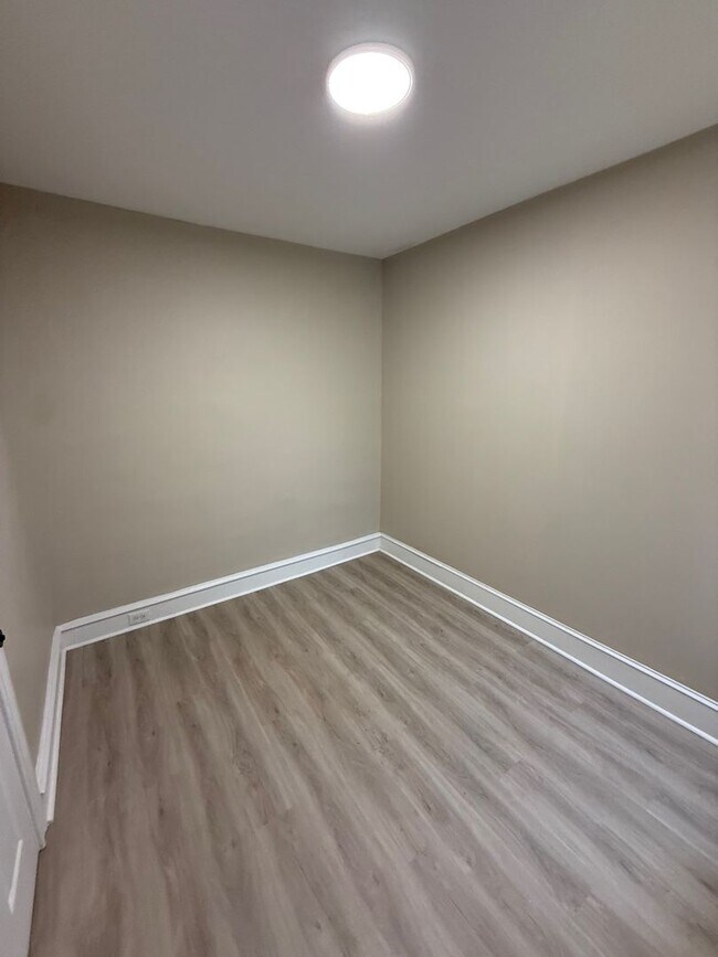 Building Photo - Beautifully Renovated Porch Front Home