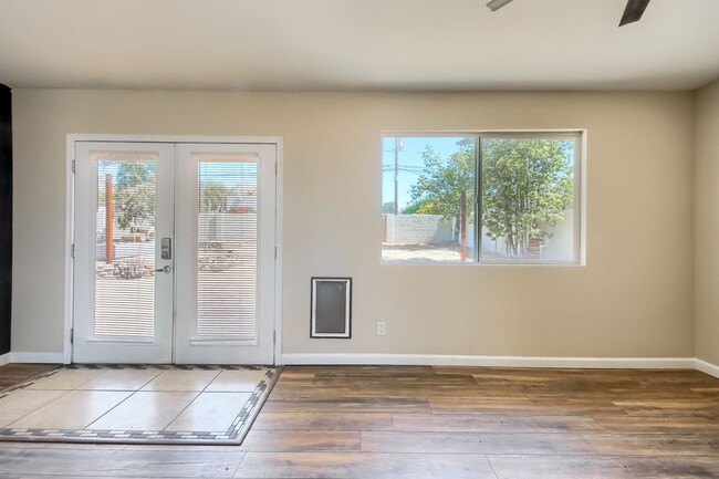Building Photo - 4 Bedroom 3 Bathroom Single Family Home in...