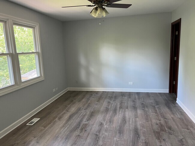 Building Photo - 926 W Aspen Dr