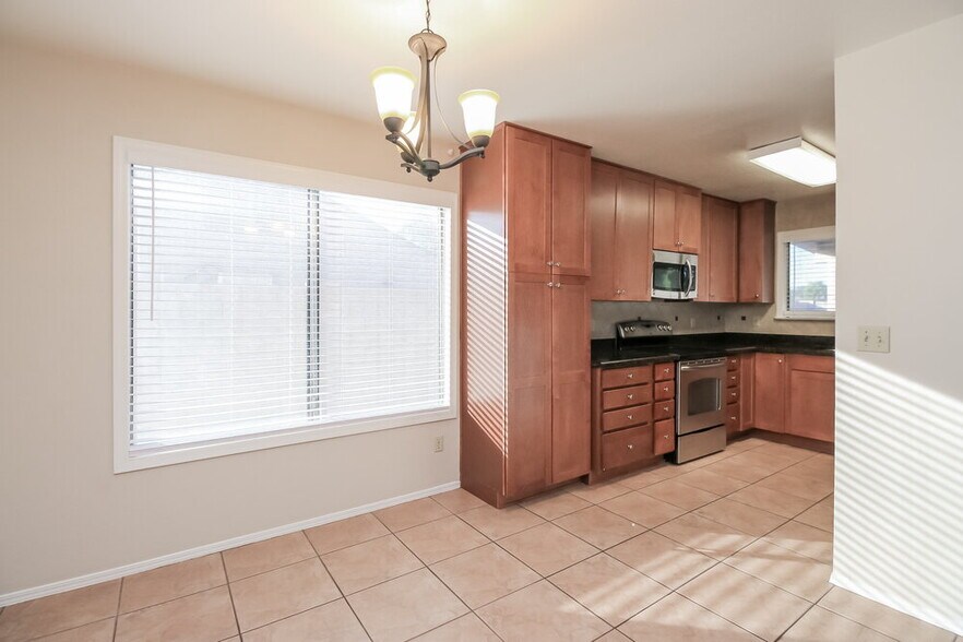 Building Photo - 4614 W Orchid Ln