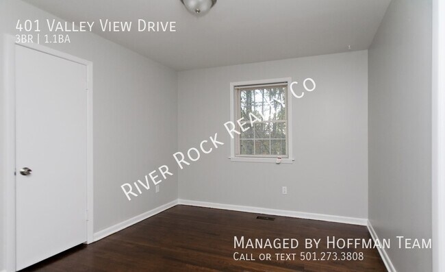 Building Photo - 401 Valley View Dr