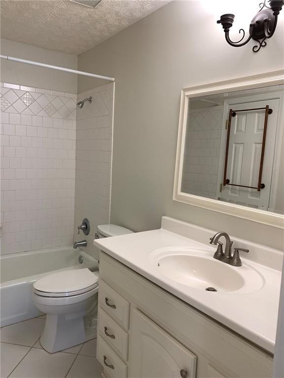 Building Photo - 4536 Woodlawn Lake Dr
