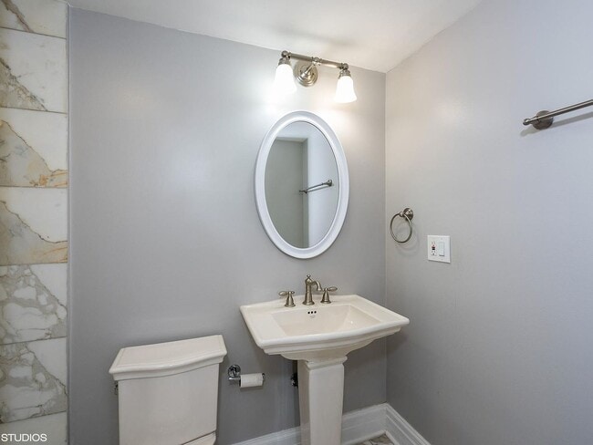 Building Photo - 1201 N Astor St