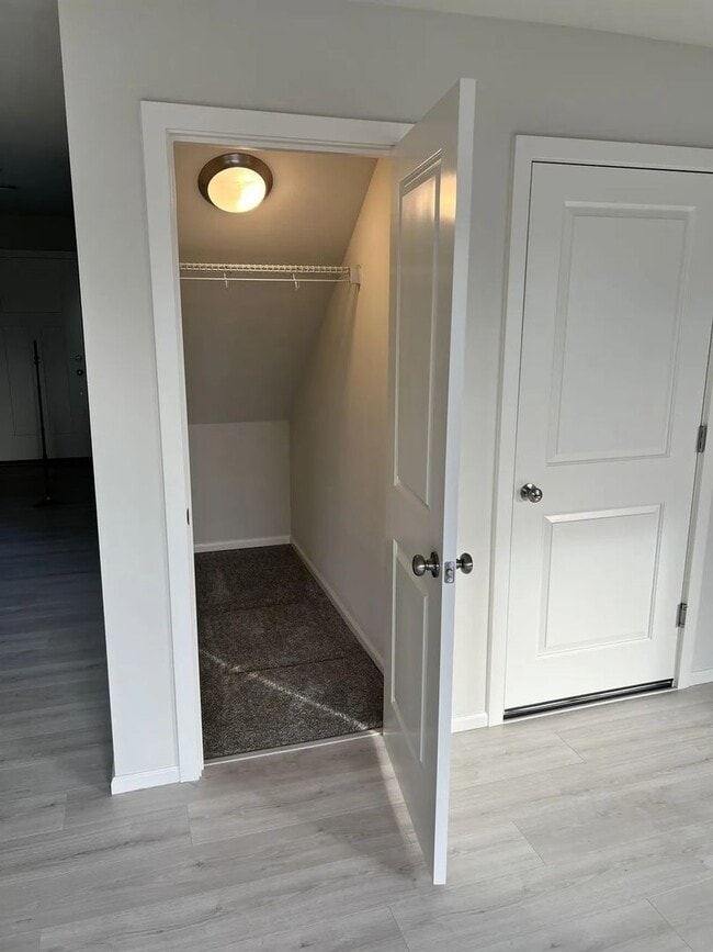 Building Photo - Enormous Two-Story Home- Available January 9th