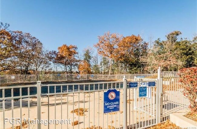 Building Photo - 125 Carriage Crossing Ln
