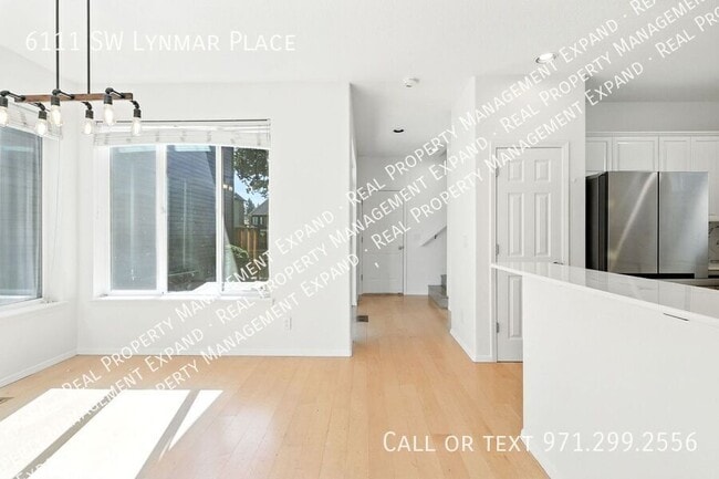 Building Photo - 6111 SW Lynmar Pl