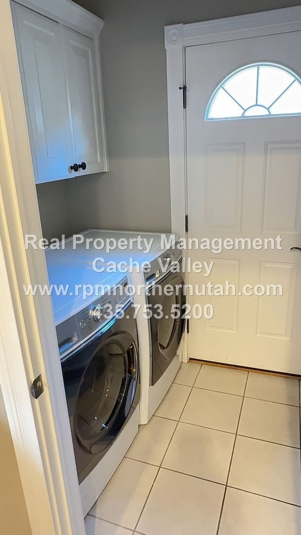 Building Photo - 4 Bedroom in Cobble Stone Gated Community in Providence!
