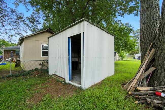 Building Photo - 1108 Hazel Ave