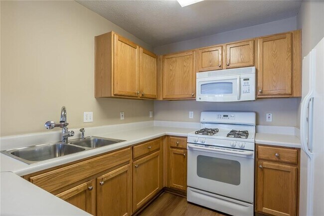 Building Photo - 2375 Lexington Ln