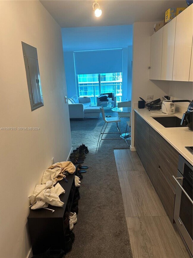 Building Photo - 1100S S Miami Ave