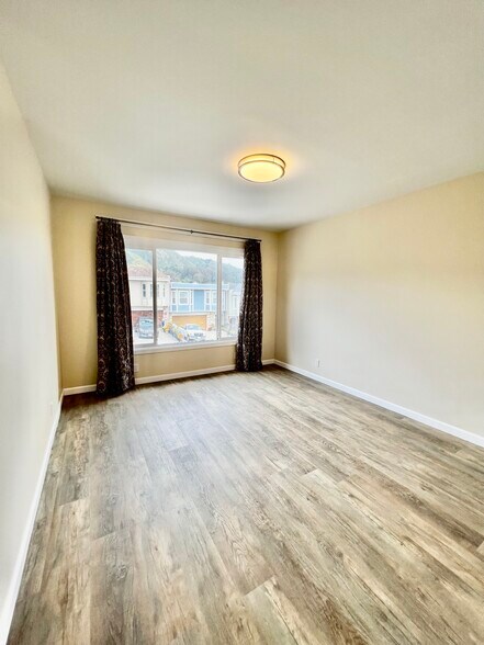 Building Photo - 354 Abbot Ave