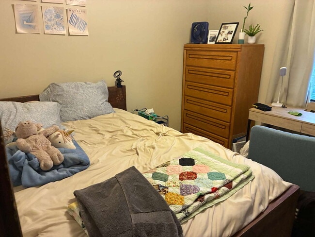 Building Photo - Nice 3 Bed 1 bath close to Water St. and UWEC! Available June 1st