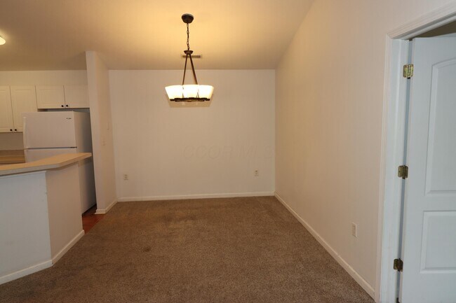 Building Photo - 681 Spring Valley Dr