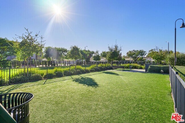 Building Photo - 1203 Beach Ln