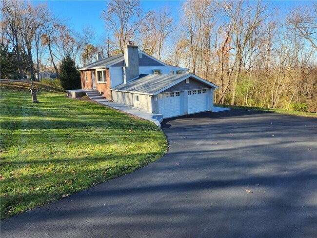 Building Photo - 19 Ridgeview Rd