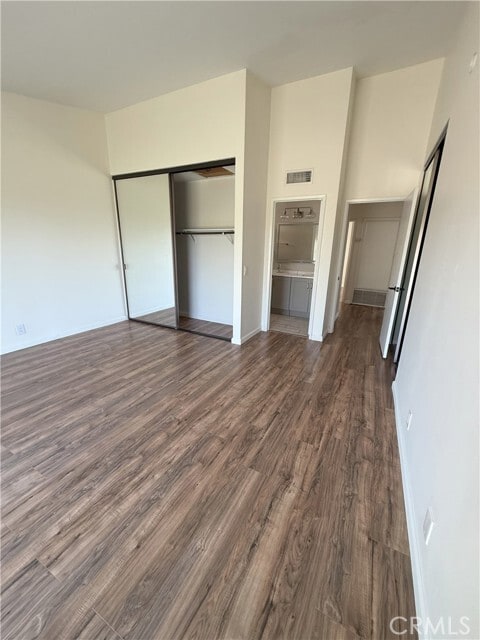 Building Photo - 23833 Country View Dr