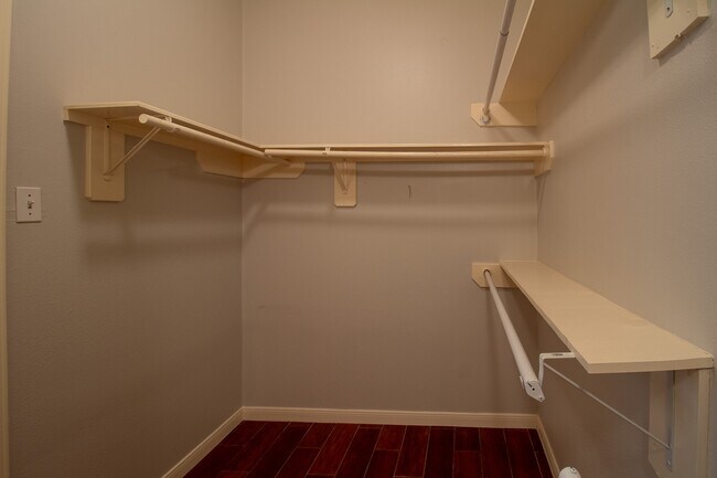 Building Photo - 2111 Grovewood Park