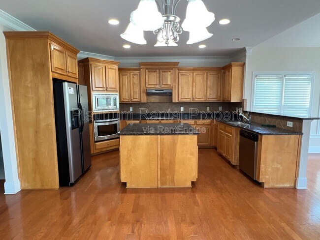 Building Photo - 5520 Viewpoint Ct