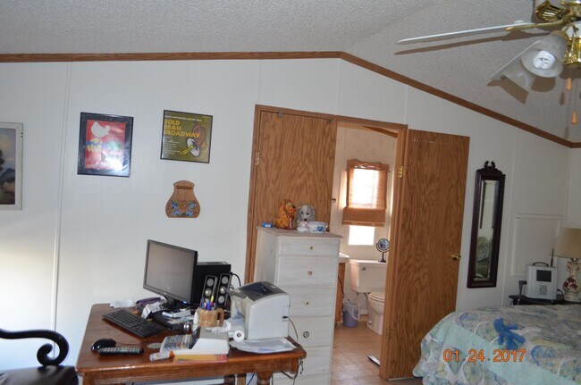 Building Photo - 805 S Weatherford St