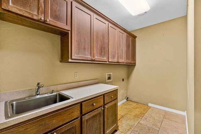 Building Photo - 404 NW 76th- Hot new listing!