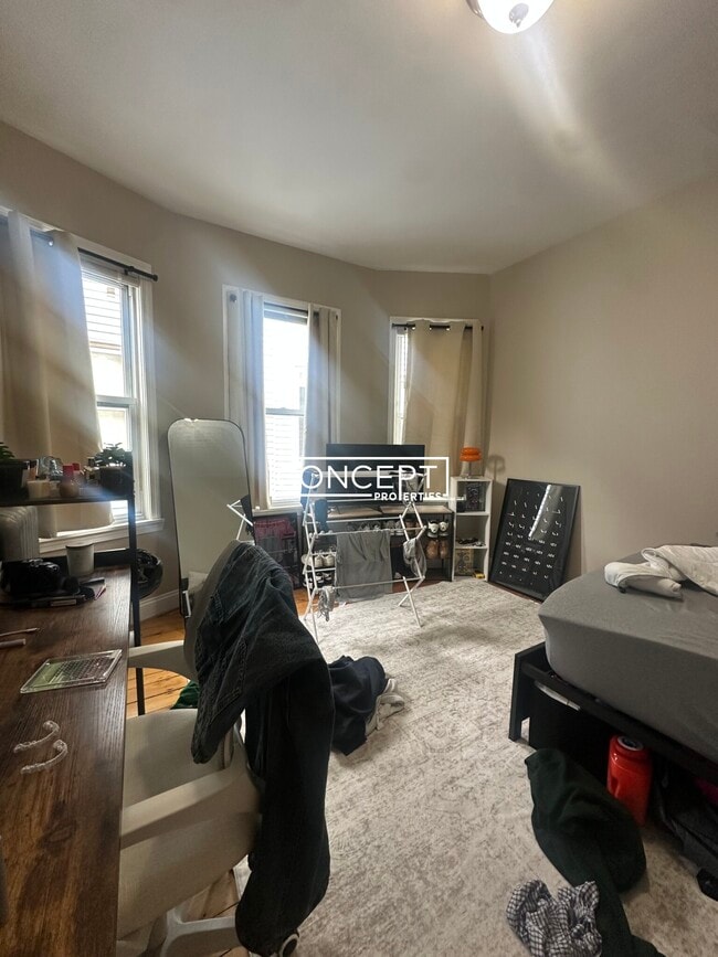 Building Photo - 47 Hillside St