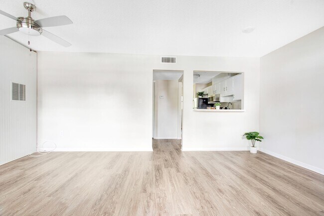 Interior Photo - The Henry Apartments | 1 & 2 Bedroom Apart...