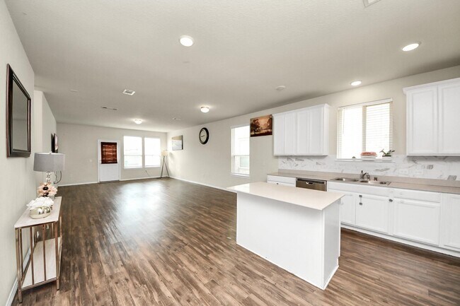 Building Photo - 25827 Kinship Ct