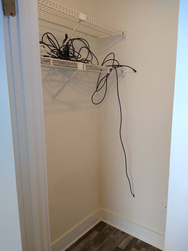 Building Photo - Blue Pointe