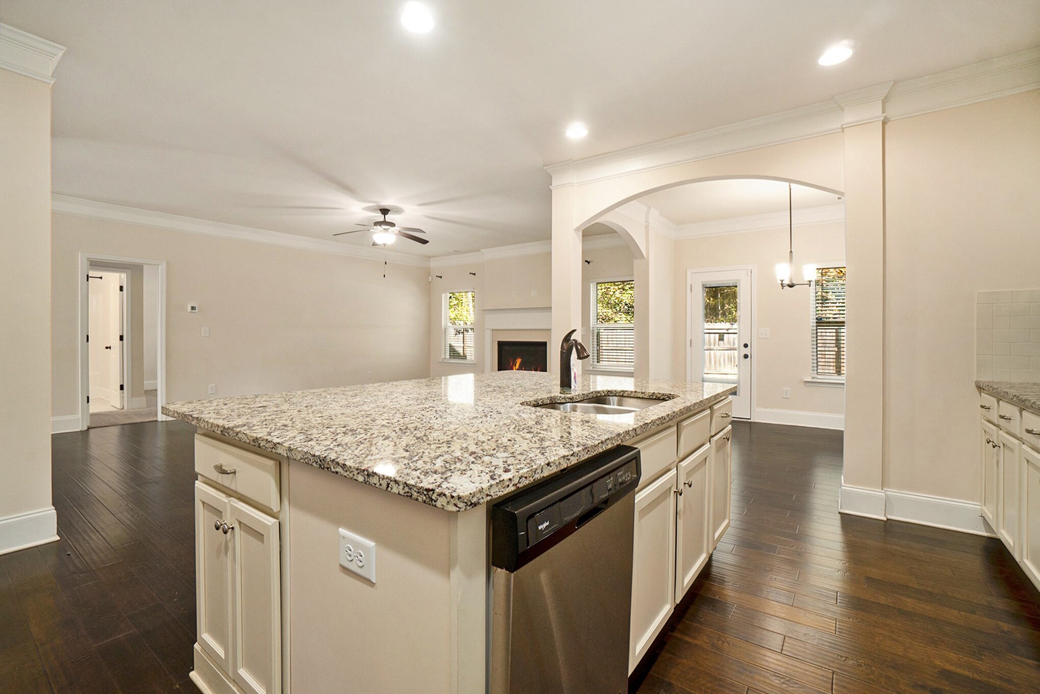 Building Photo - 3810 Brookhollow Dr