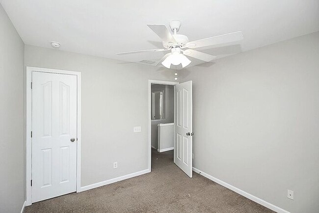 Building Photo - Beautifully Maintained 3BD/2.5BA 2 Story Townhome in Blakeney Preserve!