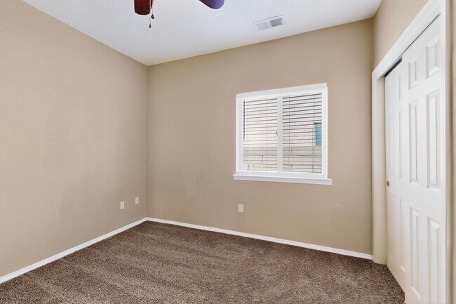 Building Photo - SE Rio Rancho 3 Bedroom  2 bath  2 car garage