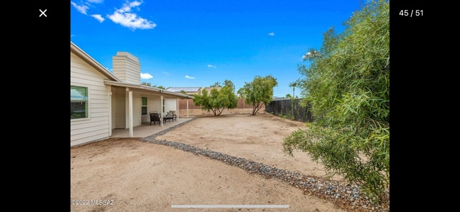 Building Photo - Gorgeous Remodeled Home w/Community Pool i...
