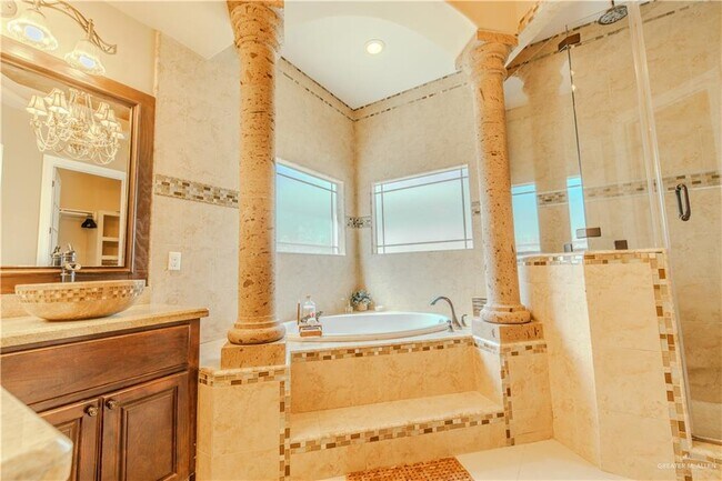 Building Photo - 45 Monroe Ave