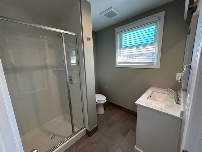 Building Photo - 1 Bed/1 Bath Newly Renovated