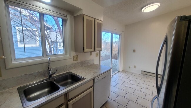 Building Photo - 945 Buchanan Ave