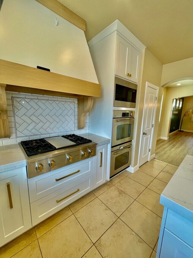 Building Photo - Beautiful Five Bedroom with Office in Desert Hills