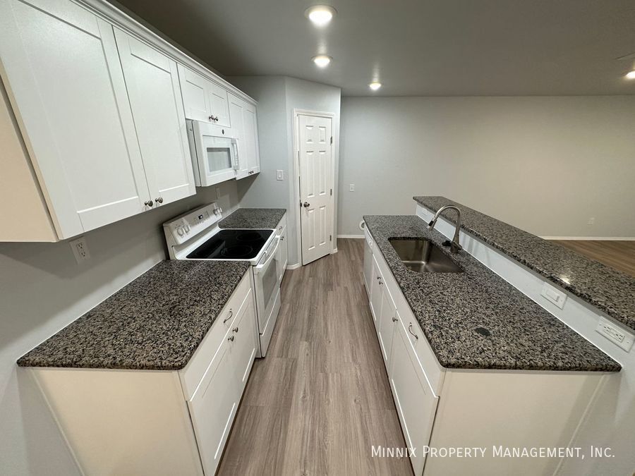 Building Photo - 5527 Kemper St