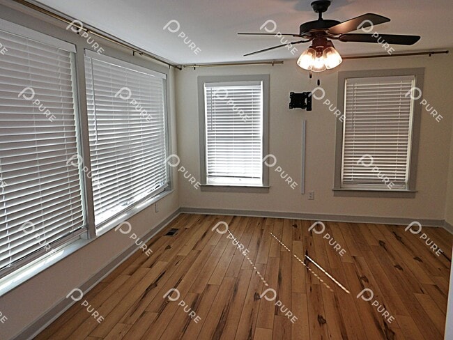 Building Photo - 3305 Bradley St SW
