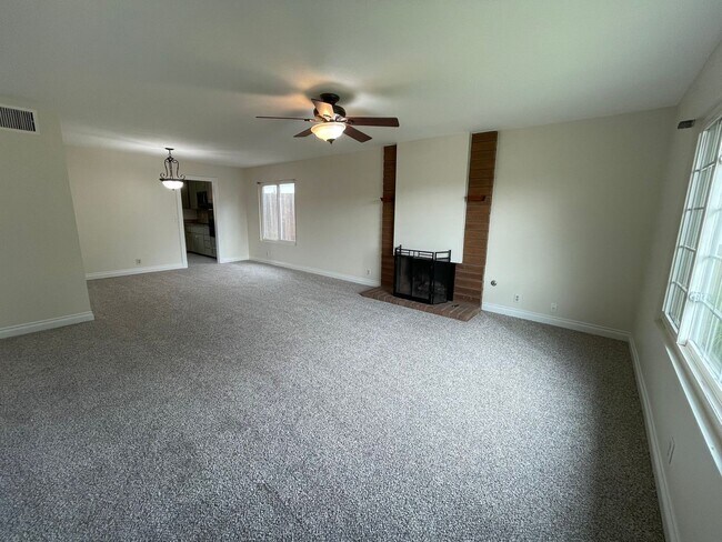 Building Photo - Summerfield Estates Home in Poway.  3/2, 2...