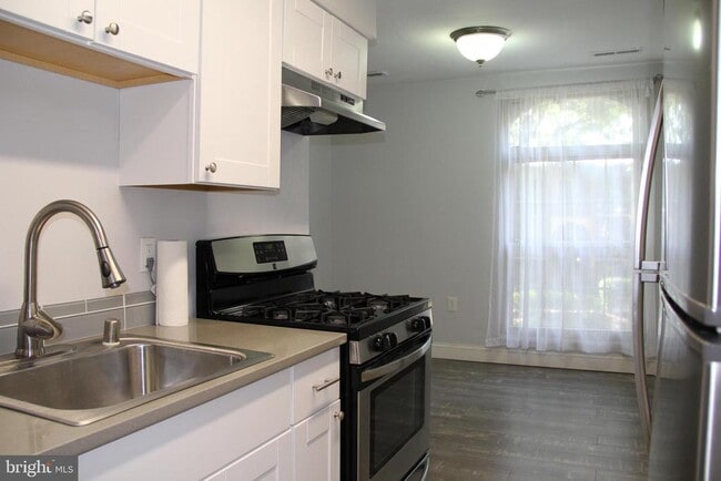 Building Photo - 3360 Woodburn Rd