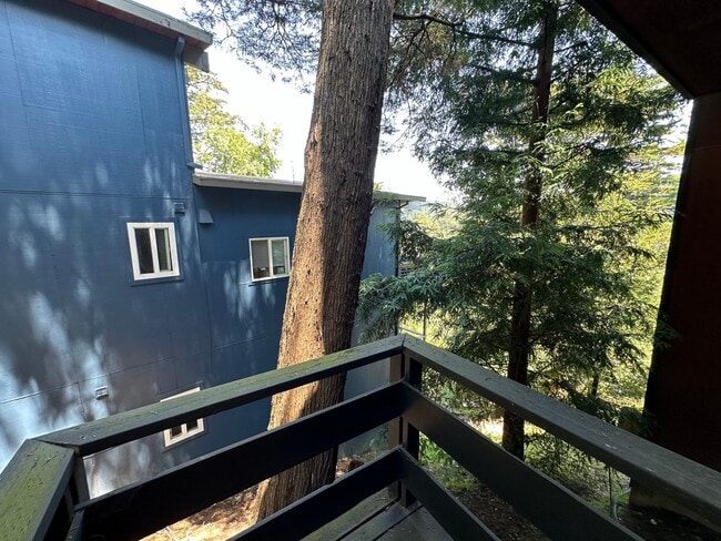 Building Photo - Expansive House in the Monclair Village, Q...